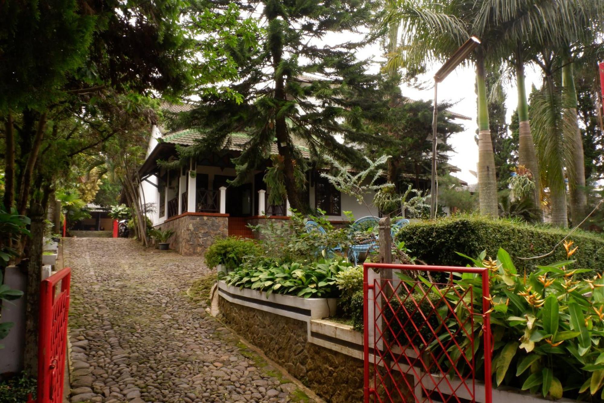 Cemara'S Homestay Batu  Exterior foto